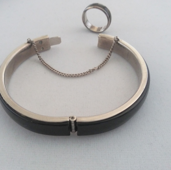 Vintage Onxy bracelet & Enamel Ring - Picture 5 of 8